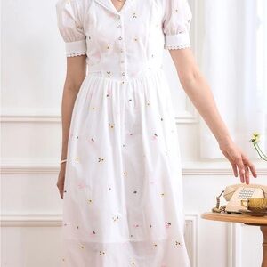 NWT Simple Retro Mariam Daisy Embroidered Dress Medium